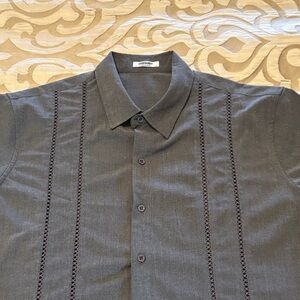 Lightweight men’s short sleeve cabana shirt.